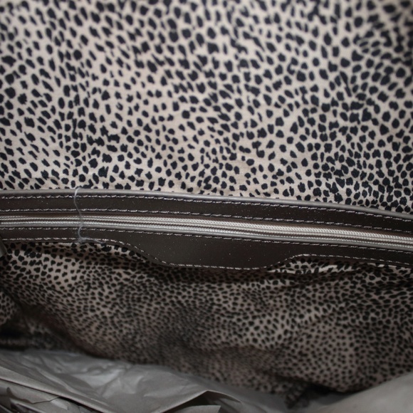 NIB LUXURY WATCH TRENDS UNIQUE LG METALLIC CLUTCH - Picture 7 of 8